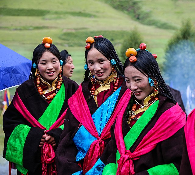 640px Tibetan Female Headdress in Kham Derge Mesho